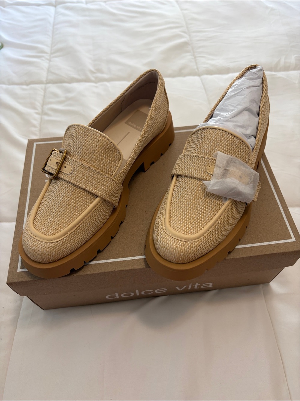 New in box Dolce Vita Tan Raffia Buckle Lug Sole Loafers size 8
